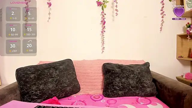 chloe peach  online show from June 30, 1:45 pm