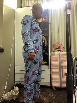 Snapshot of NaughtyShawdy chatting on May 19, 8:53 am NaughtyShawdy online show from May 19, 8:53 am