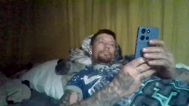 dreadredtedd online show from February 24, 11:41 am