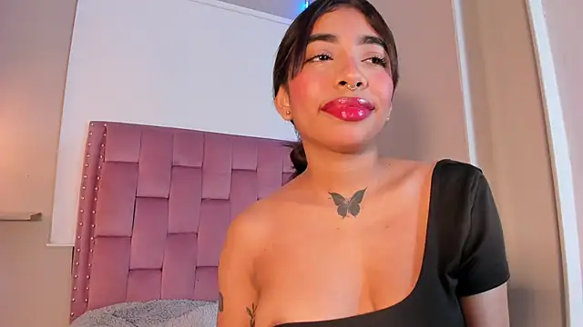 Scarlet Vixen  online show from April 30, 12:33 pm