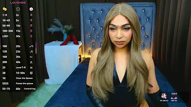 Snapshot of Clea_Moore chatting on February 23, 4:54 am Clea Moore online show from February 23, 4:54 am