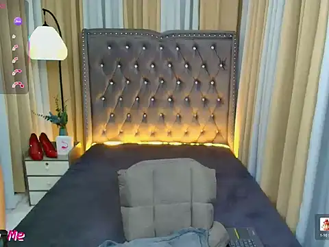 Snapshot of Clea_Moore chatting on March 8, 3:54 am Clea Moore online show from March 8, 3:54 am