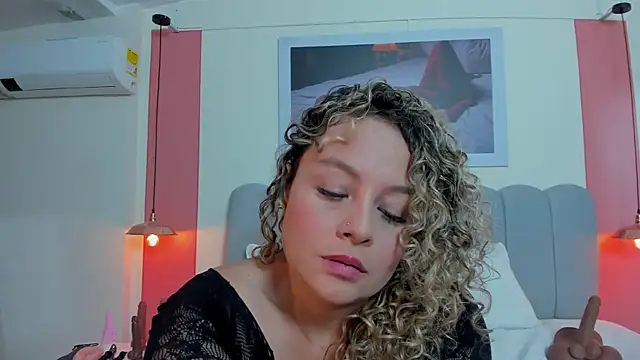 EmmaBoyd online show from June 16, 7:55 am