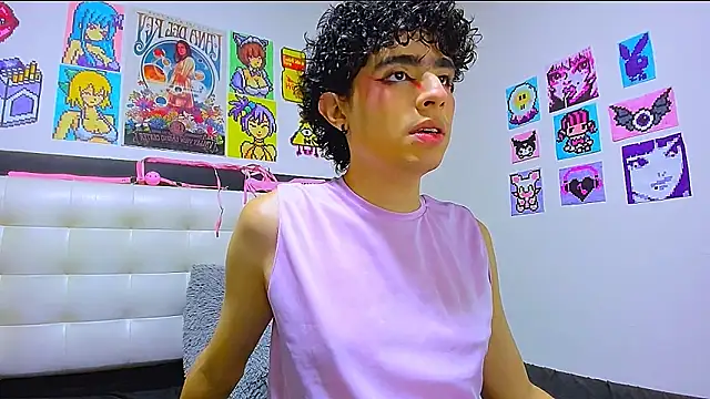 Snapshot of LuanRush_ chatting on March 12, 2:07 am LuanRush online show from March 12, 2:07 am