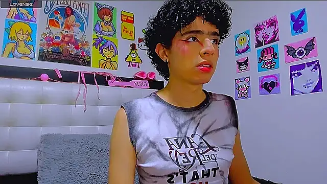 Snapshot of LuanRush_ chatting on March 22, 3:21 am LuanRush online show from March 22, 3:21 am