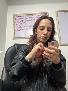 Snapshot of elodie_rouge chatting on July 20, 3:14 pm elodie rouge online show from July 20, 3:14 pm