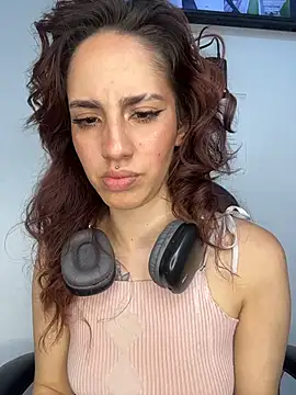 Snapshot of elodie_rouge chatting on July 28, 6:20 pm elodie rouge online show from July 28, 6:20 pm