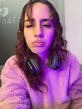 Snapshot of elodie_rouge chatting on July 29, 11:41 am elodie rouge online show from July 29, 11:41 am