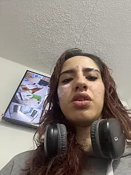 Snapshot of elodie_rouge chatting on July 30, 2:27 pm elodie rouge online show from July 30, 2:27 pm