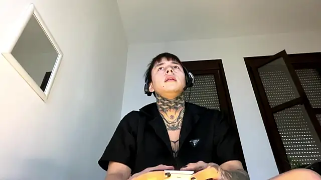 COLOMBIAN20CM online show from March 8, 1:26 pm