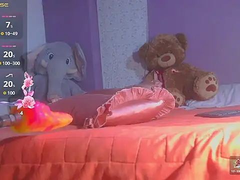 Snapshot of PaulinaWilliams chatting on April 22, 8:43 pm PaulinaWilliams online show from April 22, 8:43 pm