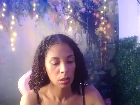 Snapshot of rosa_skinny chatting on June 6, 8:57 pm rosa skinny online show from June 6, 8:57 pm