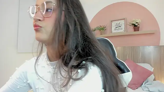 ivette swan online show from February 1, 2:21 am