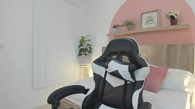 ivette swan online show from February 21, 12:28 pm