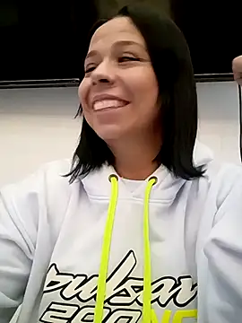 Snapshot of RossyAlvarez chatting on July 23, 10:51 pm RossyAlvarez online show from July 23, 10:51 pm