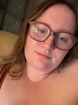 lucycomestrue online show from June 13, 11:35 pm