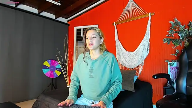 maria Turner1 online show from May 7, 9:36 am