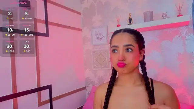 Snapshot of Emma_Thompssonn chatting on May 2, 12:10 pm Emma Thompssonn online show from May 2, 12:10 pm
