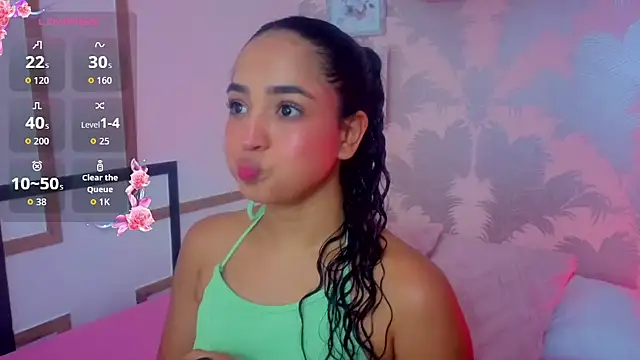 Snapshot of Emma_Thompssonn chatting on May 27, 12:13 pm Emma Thompssonn online show from May 27, 12:13 pm