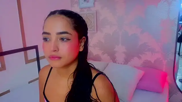 Snapshot of Emma_Thompssonn chatting on June 2, 12:29 pm Emma Thompssonn online show from June 2, 12:29 pm