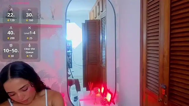 Snapshot of Emma_Thompssonn chatting on June 4, 12:11 pm Emma Thompssonn online show from June 4, 12:11 pm