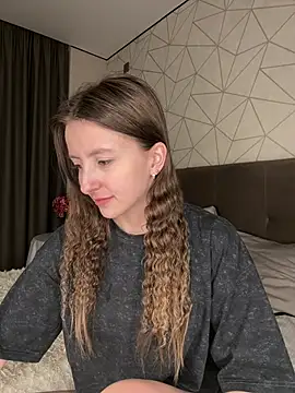 Snapshot of Dream_Woman4U chatting on April 13, 3:23 am Dream Woman4U online show from April 13, 3:23 am