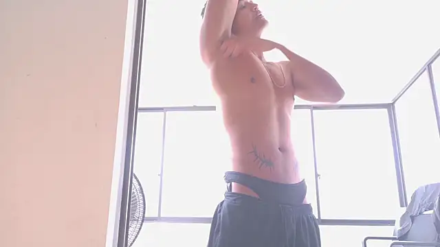 Snapshot of AndrewKenoxx_ chatting on March 31, 7:25 pm AndrewKenoxx online show from March 31, 7:25 pm