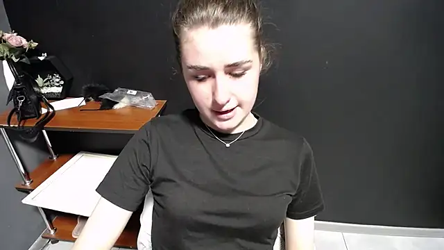Snapshot of Sunny_siren chatting on May 19, 12:22 pm Sunny siren online show from May 19, 12:22 pm