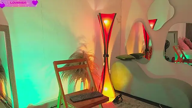 fransheskarossi online show from May 18, 11:38 am