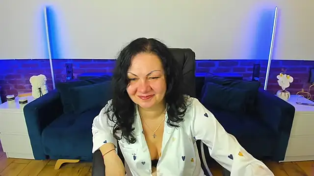 IrissMoon online show from March 6, 6:43 am