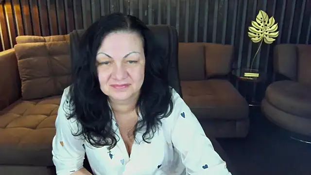 IrissMoon online show from April 26, 5:49 am
