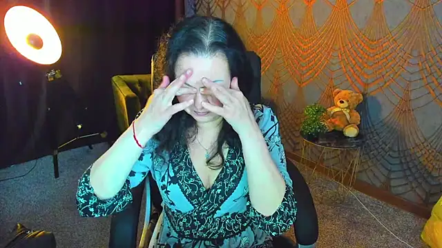 IrissMoon online show from May 11, 5:35 am
