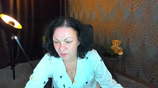 IrissMoon online show from June 13, 4:49 pm