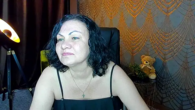 IrissMoon online show from June 29, 5:24 pm