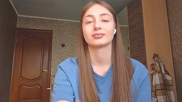 Snapshot of MousyHello chatting on January 18, 7:34 am MousyHello online show from January 18, 7:34 am