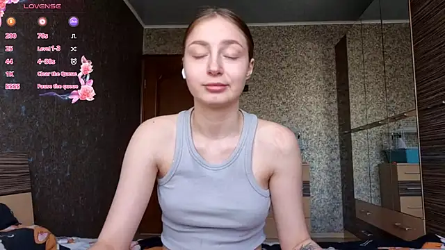 Snapshot of MousyHello chatting on February 27, 5:51 am MousyHello online show from February 27, 5:51 am