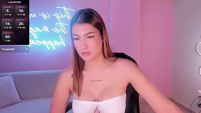 BellaThompsonX online show from February 20, 3:25 am