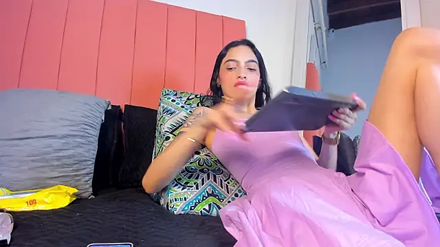 Snapshot of rose_thompson19 chatting on February 14, 7:10 pm rose thompson19 online show from February 14, 7:10 pm