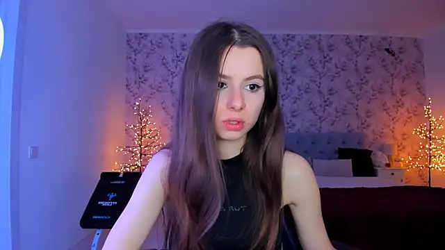 Snapshot of Hot_Molly5 chatting on May 2, 8:03 pm Hot Molly5 online show from May 2, 8:03 pm