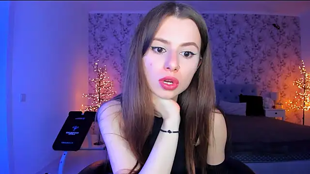 Snapshot of Hot_Molly5 chatting on May 8, 6:57 pm Hot Molly5 online show from May 8, 6:57 pm