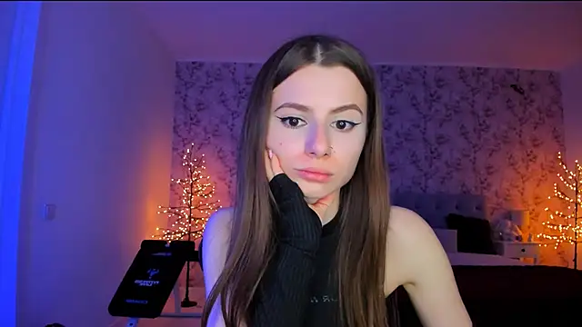 Snapshot of Hot_Molly5 chatting on May 15, 6:26 pm Hot Molly5 online show from May 15, 6:26 pm