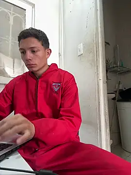 Snapshot of santiObrero chatting on May 6, 4:01 pm santiObrero online show from May 6, 4:01 pm