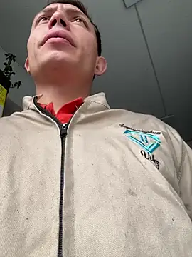 Snapshot of santiObrero chatting on May 13, 3:20 pm santiObrero online show from May 13, 3:20 pm