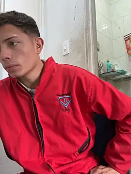 Snapshot of santiObrero chatting on May 28, 4:37 pm santiObrero online show from May 28, 4:37 pm
