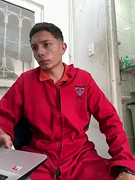 Snapshot of santiObrero chatting on June 1, 5:03 pm santiObrero online show from June 1, 5:03 pm