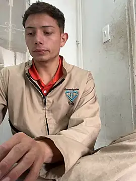Snapshot of santiObrero chatting on June 10, 4:28 pm santiObrero online show from June 10, 4:28 pm