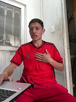Snapshot of santiObrero chatting on June 17, 3:35 pm santiObrero online show from June 17, 3:35 pm