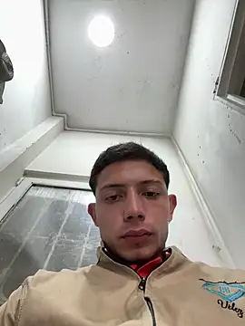 Snapshot of santiObrero chatting on July 9, 2:54 pm santiObrero online show from July 9, 2:54 pm
