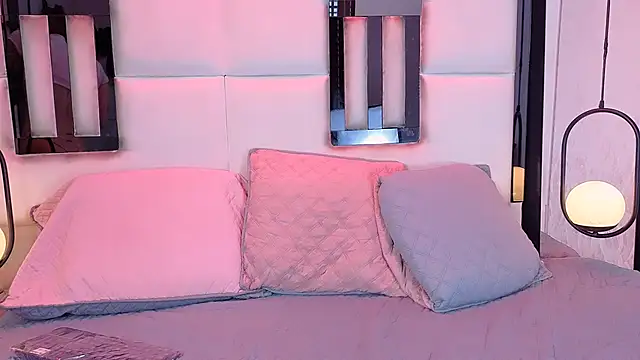 JuneCollins online show from February 27, 9:15 pm