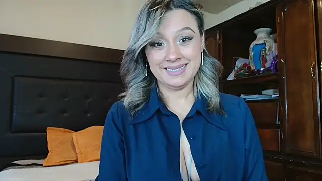 aitanalove  online show from May 7, 11:32 pm